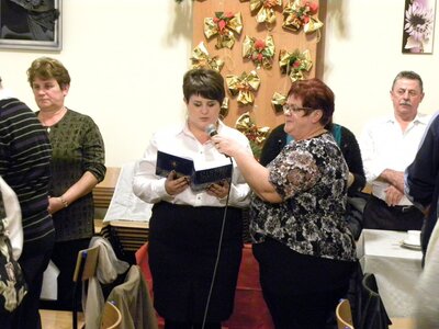 4 Wieczrze rozpoczętgo od odczytania fragmentu Pisma Świętego. 